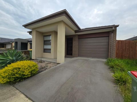 Property building, Day, Neighbourhood, Street view