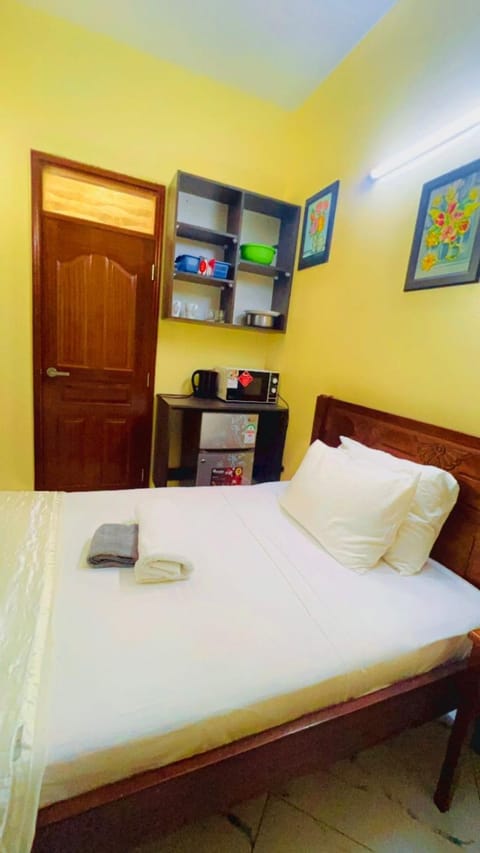 Bed, Kitchen or kitchenette, Bedroom