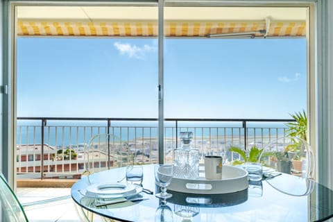 Patio, Day, Natural landscape, View (from property/room), Balcony/Terrace, Dining area, Mountain view, Sea view