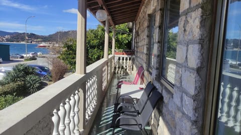Property building, Balcony/Terrace, Seating area, Sea view