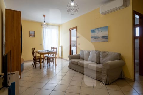 Living room, Dining area, air conditioner
