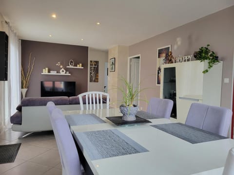 Living room, Dining area