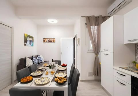 Food and drinks, Decorative detail, Dining area, Food