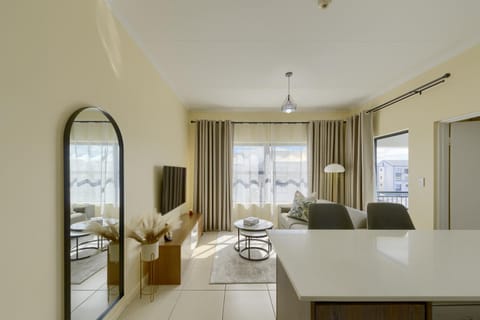 TV and multimedia, Living room, Photo of the whole room, Seating area, Dining area