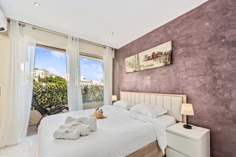 Bed, Balcony/Terrace, Photo of the whole room, Bedroom, towels, air conditioner