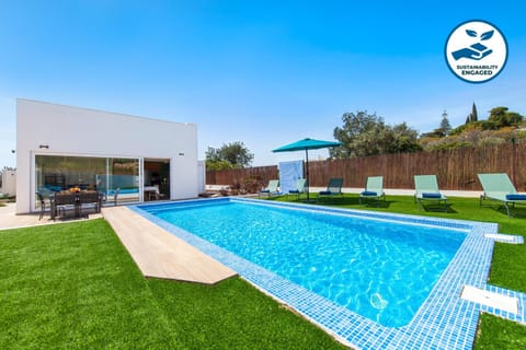 Garden, Garden view, Pool view, Swimming pool, sunbed