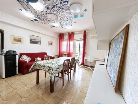 TV and multimedia, Seating area, Dining area