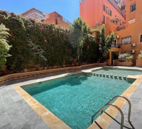 Day, Swimming pool