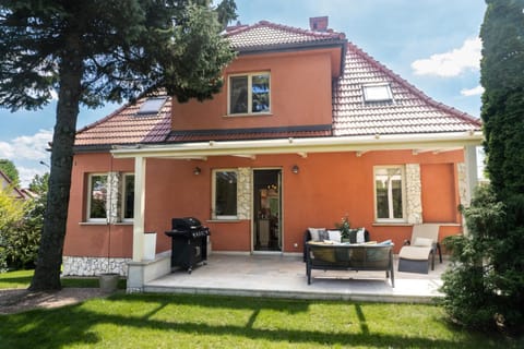 Property building, Patio, Spring, Day, Garden, Garden view