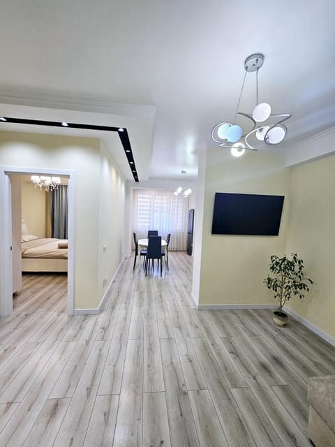TV and multimedia, Kitchen or kitchenette, Dining area, Bedroom