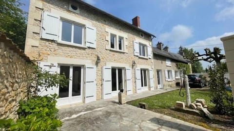 Property building, Garden, Parking