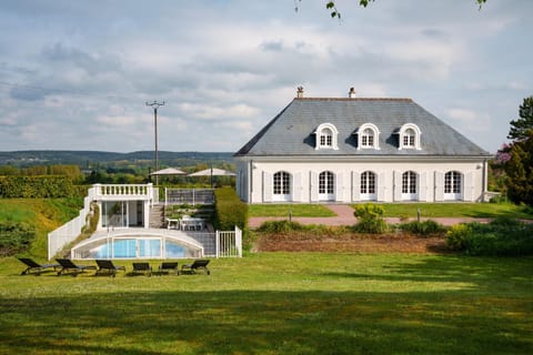 Property building, Day, Natural landscape, Garden, Garden view, Pool view, Swimming pool, sunbed
