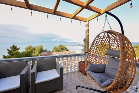 Balcony/Terrace, Lake view