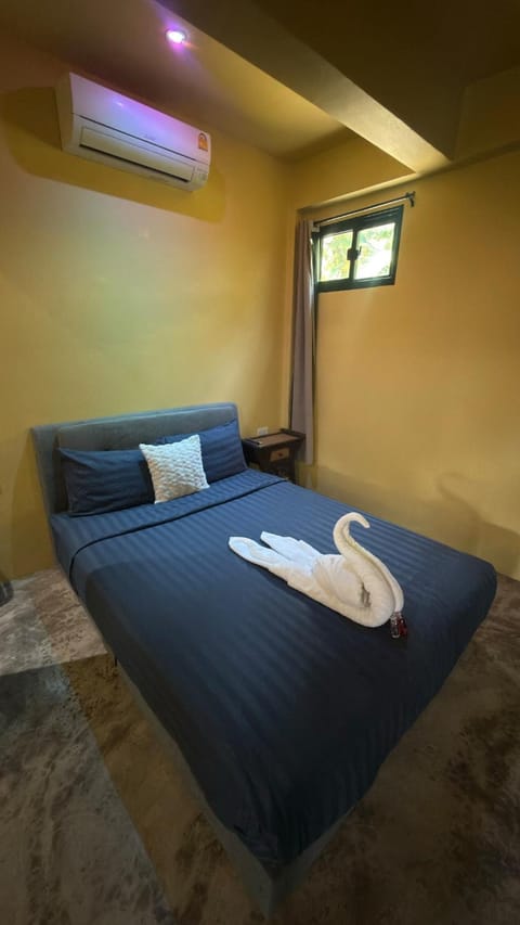 Bed, Bedroom, towels, air conditioner