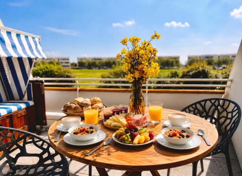 Patio, Day, View (from property/room), Balcony/Terrace, Balcony/Terrace, Food and drinks, Dining area, Food, Breakfast, Continental breakfast, Drinks