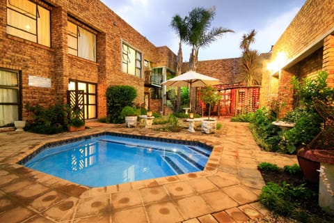 Property building, Garden view, Swimming pool, Swimming pool