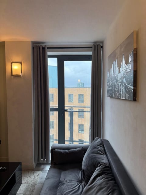 City Centre Balcony Sky Line Square - West Street Apartment in Sheffield