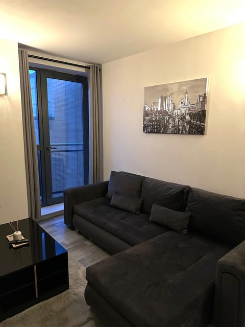 City Centre Balcony Sky Line Square - West Street Apartment in Sheffield