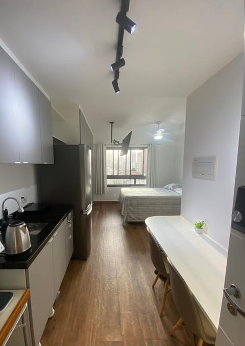 Bed, TV and multimedia, Kitchen or kitchenette, Photo of the whole room, Dining area, Bedroom, minibar
