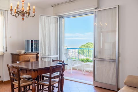 Patio, Natural landscape, TV and multimedia, View (from property/room), Balcony/Terrace, Living room, Seating area, Dining area, Sea view
