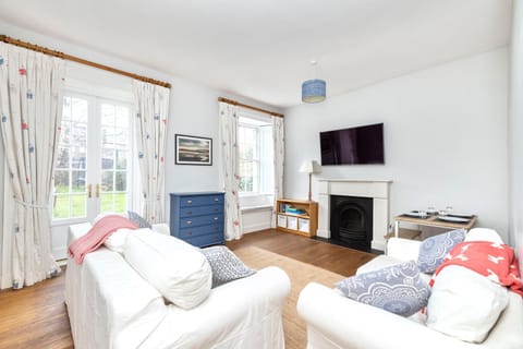 Communal lounge/ TV room, TV and multimedia, Living room, Seating area