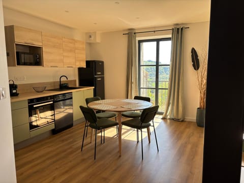 Kitchen or kitchenette, Living room, Dining area, oven