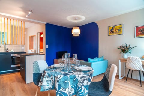 Living room, Dining area