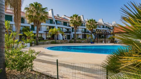 Property building, Garden, Swimming pool