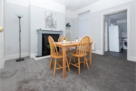 Seating area, Dining area