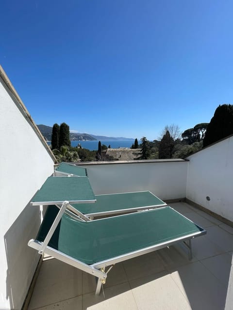 Blue horizon retreat-Luxury Penthouse Apartment in Santa Margherita Ligure