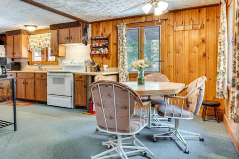 2 Mi to Ossipee Lake Forest-View Sanctuary! House in Freedom