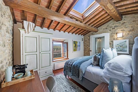 Shower, Toilet, Bed, Bathroom, Coffee/tea facilities, View (from property/room), Photo of the whole room, Decorative detail, Bedroom, Landmark view, Continental breakfast, Quiet street view, bidet, hair dryier, internet, towels, wardrobe, air conditioner