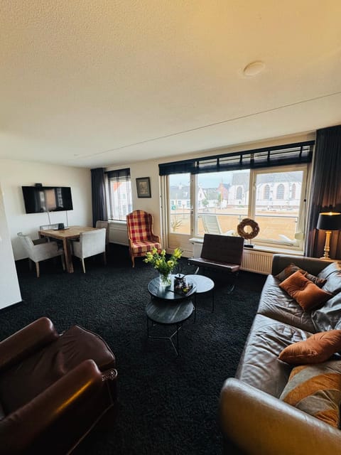 TV and multimedia, Living room, Dining area