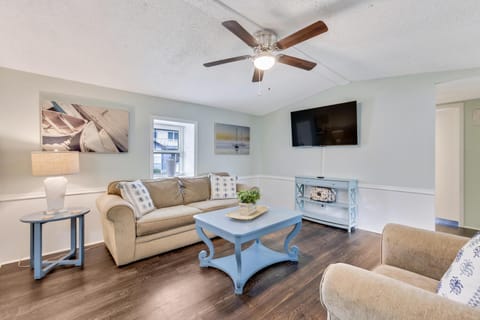Bluefish Cottage by Carolina Beach Realty House in Kure Beach