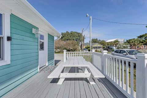 Bluefish Cottage by Carolina Beach Realty House in Kure Beach