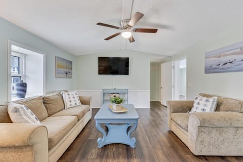 Bluefish Cottage by Carolina Beach Realty House in Kure Beach