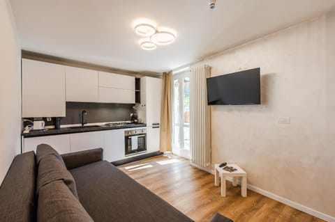 TV and multimedia, Kitchen or kitchenette, Living room, Seating area, oven, stove