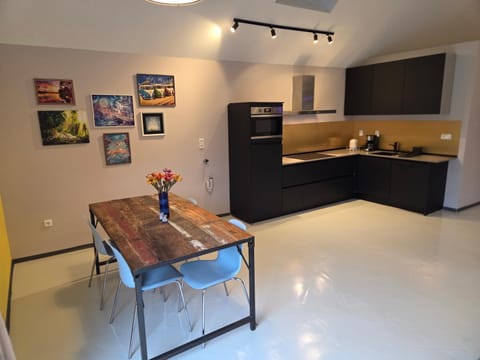 Kitchen or kitchenette, Dining area, stove