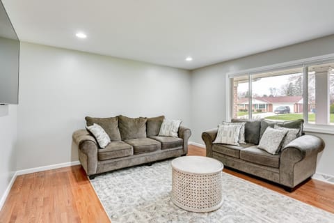 3 Mi to Dtwn Saginaw Spacious and Updated Home! House in Saginaw Charter Township