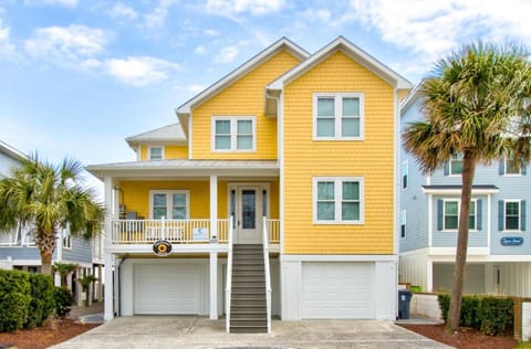 Sunflower House by Carolina Beach Realty House in Carolina Beach