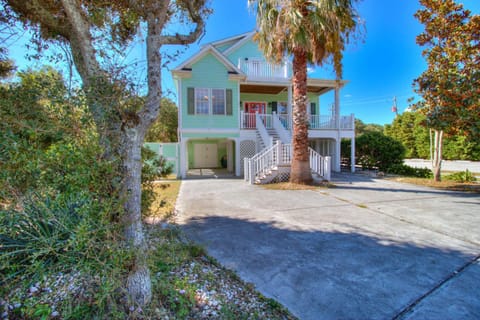 Surfuncle by Carolina Beach Realty House in Kure Beach