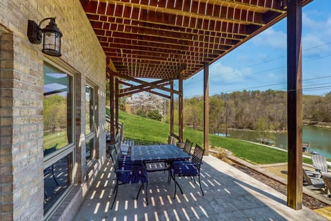Outdoor Spa and Dock! Scenic Norris Lake Retreat House in Caryville