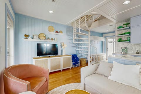 Periwinkle Place Apartment in Key West