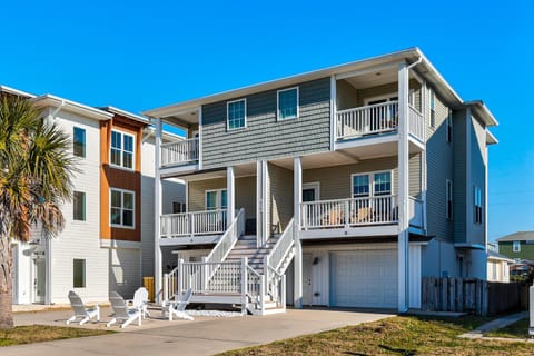 The Sunny Kure by Carolina Beach Realty House in Kure Beach