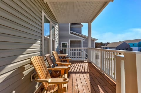 The Sunny Kure by Carolina Beach Realty House in Kure Beach