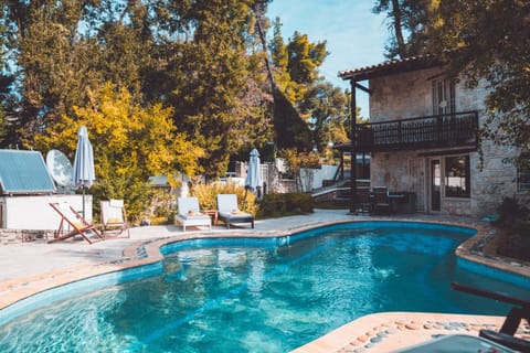 Property building, Garden, Garden view, Pool view, Swimming pool, sunbed