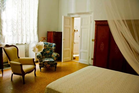 Bed, Living room, Photo of the whole room, Seating area, Bedroom, wardrobe