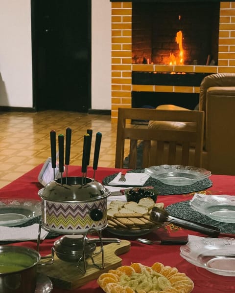 Dining area, fireplace
