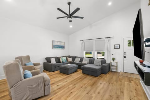 TV and multimedia, Living room, Seating area