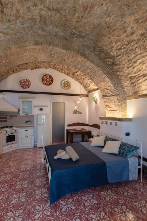 Bedroom, kitchen